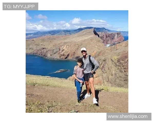 C罗社交媒体最新动态盘点：从训练到家庭生活尽显球星魅力